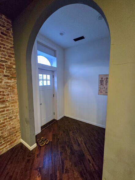 More Photos Of 410 Court St, Vienna Storefront Retail Residential For Sale