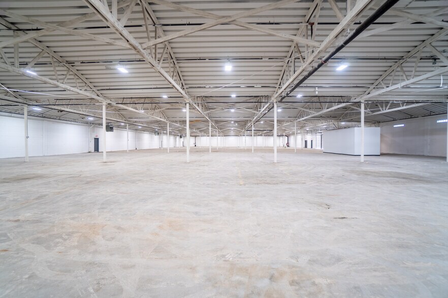 More Photos Of 5400 N Teutonia Ave, Milwaukee Warehouse For Lease
