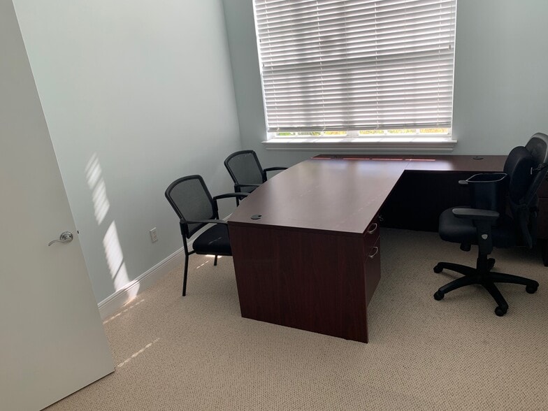 More Photos Of 1935 Commerce Ln, Jupiter Office For Lease