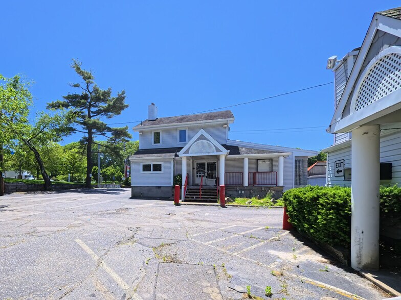 More Photos Of 125 E Jericho Tpke, Huntington Station Freestanding For Lease