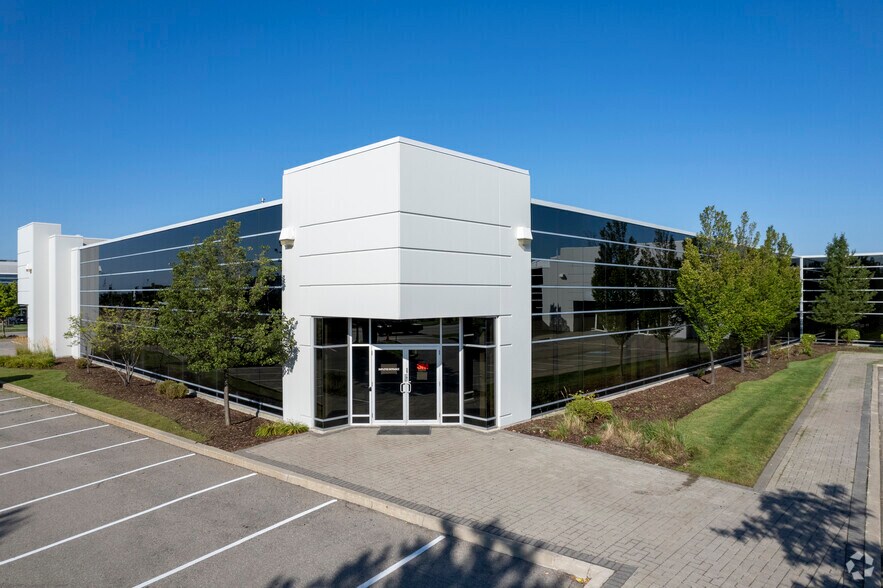 More Photos Of 75 Courtneypark Dr W, Mississauga Office For Lease