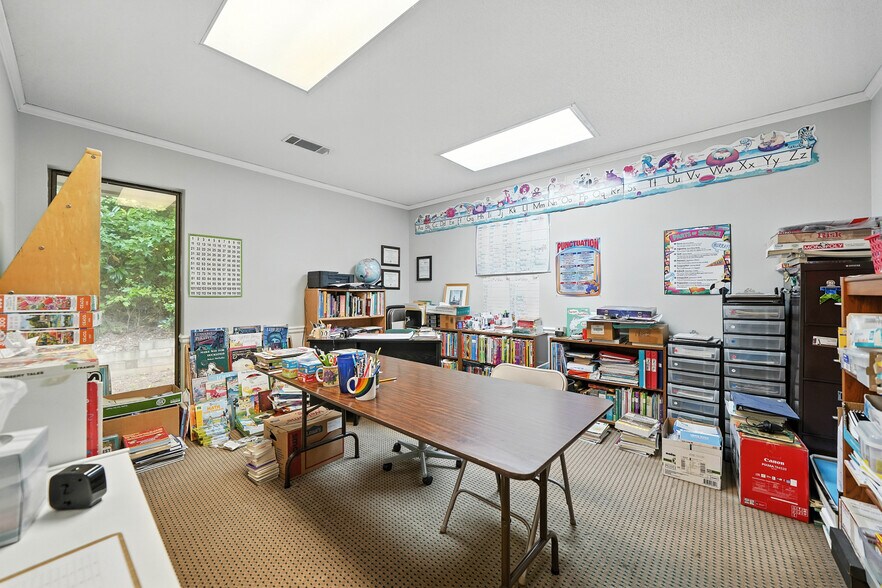 More Photos Of 11285 Elkins Rd, Roswell Office Residential For Sale