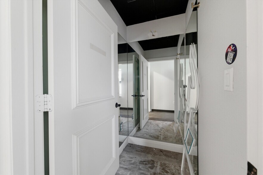 More Photos Of 5017 Colleyville Blvd, Colleyville Office For Sale