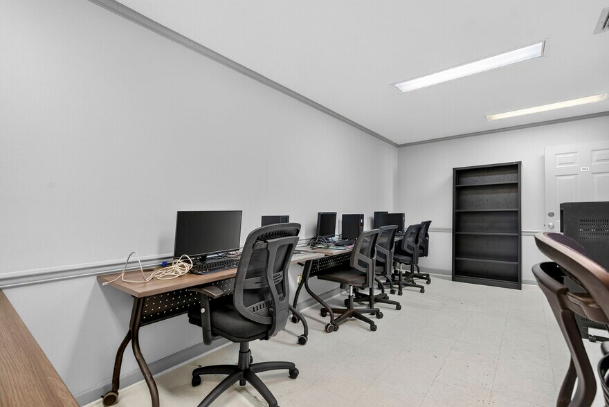 More Photos Of 650 Millwood Ave, Winchester Office For Lease