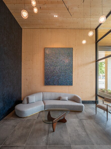 More Photos Of 2422 E 7th St, Austin Office For Lease