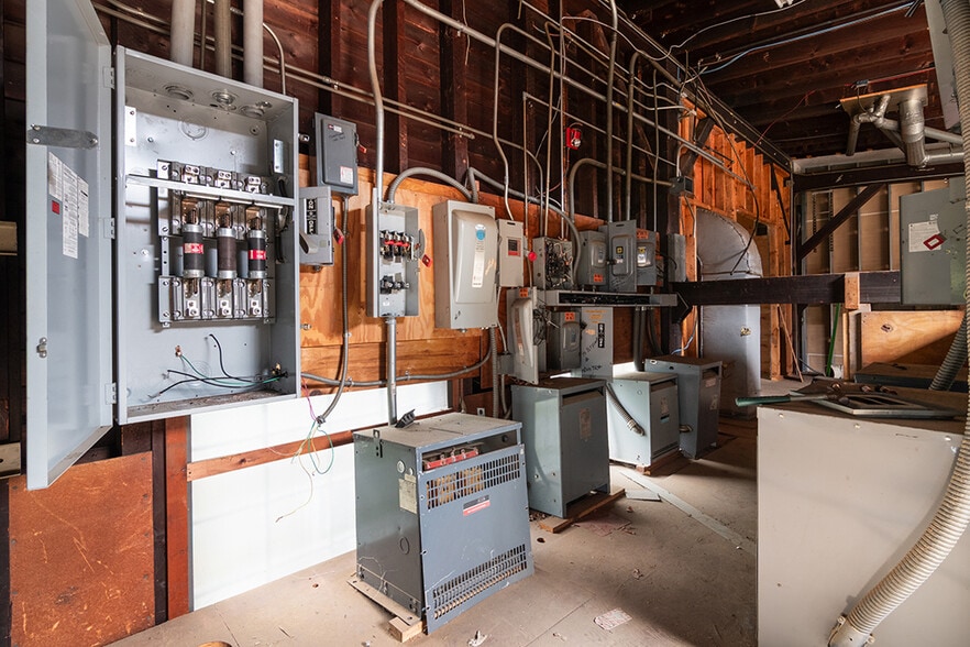 More Photos Of 49 Mechanic St, Hope Valley Manufacturing For Sale