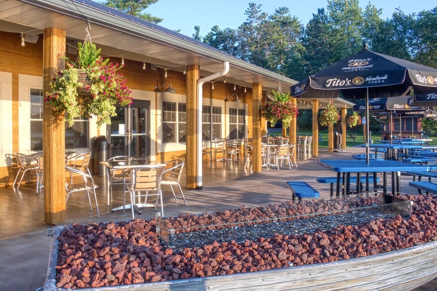 More Photos Of 9971 N Grand Pines Ln, Hayward Restaurant For Sale