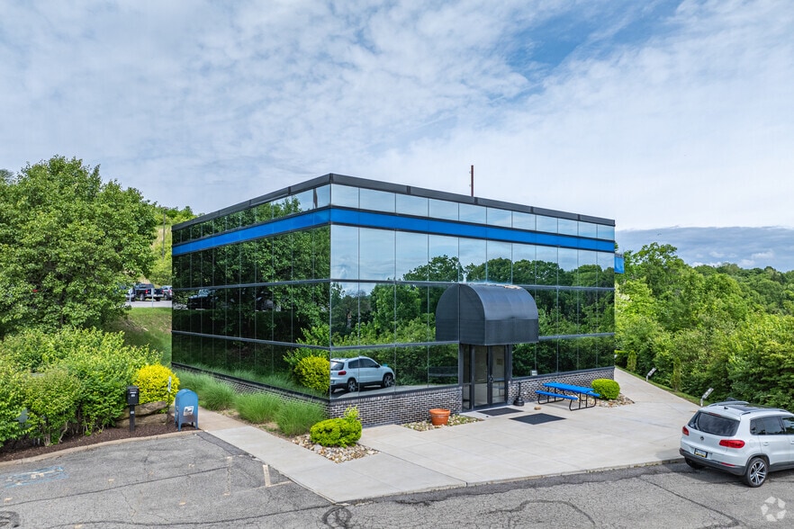 More Photos Of 600 N Bell Ave, Carnegie Unknown For Lease