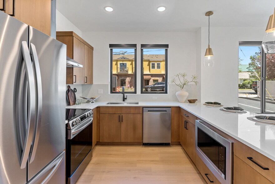 More Photos Of 127 NW Broadway St, Bend Apartments For Sale