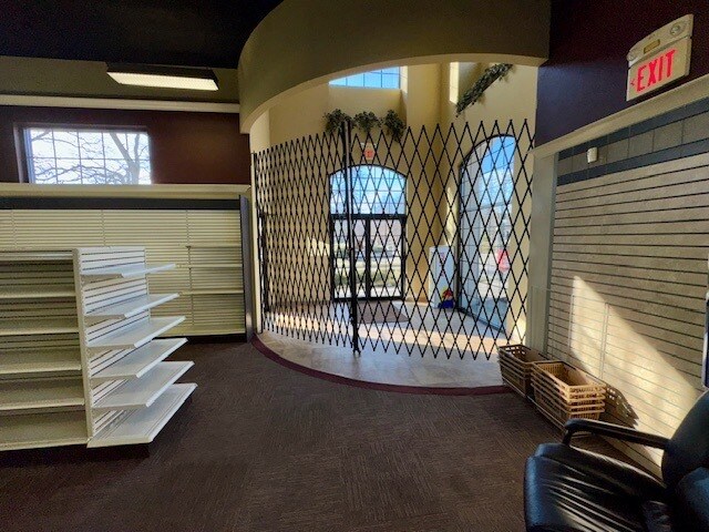 More Photos Of 640 N Fountain Ave, Springfield Freestanding For Sale