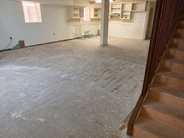 More Photos Of 2224 NW 32nd St, Newcastle Warehouse For Lease
