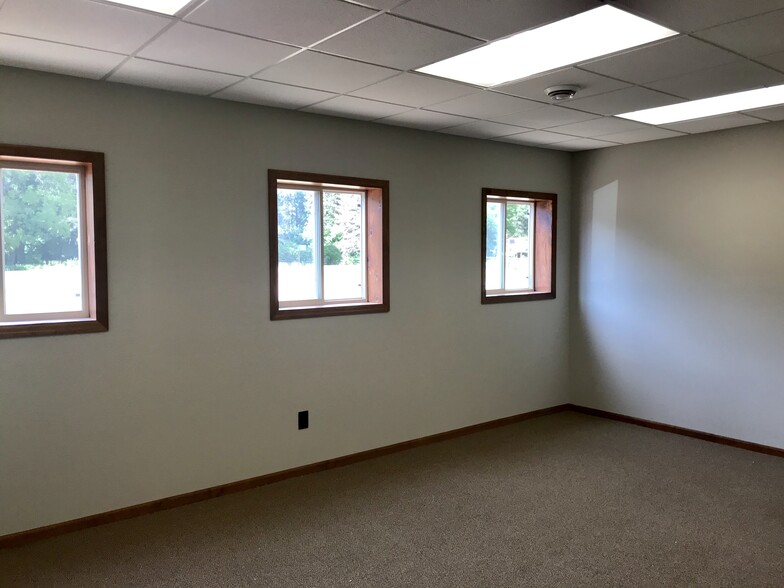 More Photos Of 22417 Hwy 6, Deerwood Warehouse For Lease