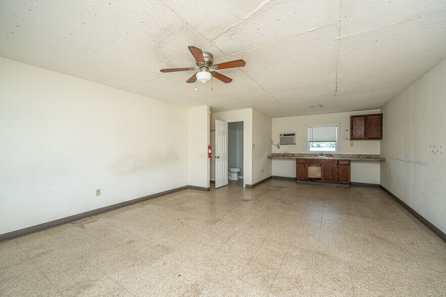 More Photos Of 1058 Edgewater Rd, Pineville Hotel For Sale