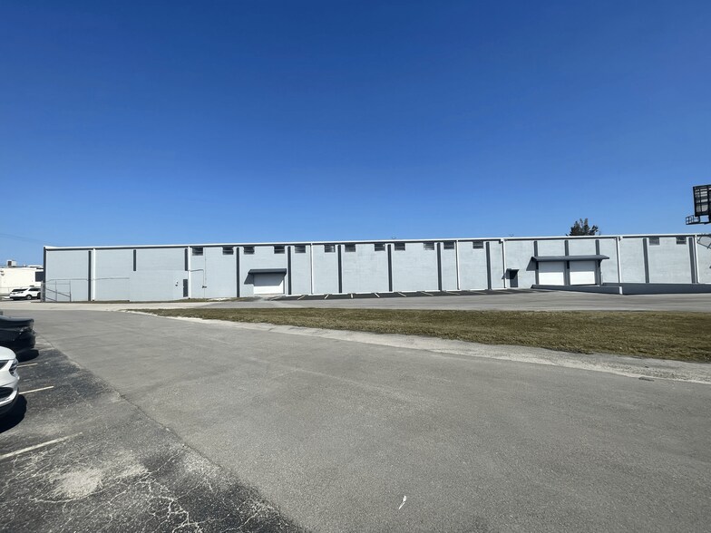More Photos Of 4570 NW 128th St, Opa Locka Warehouse For Lease