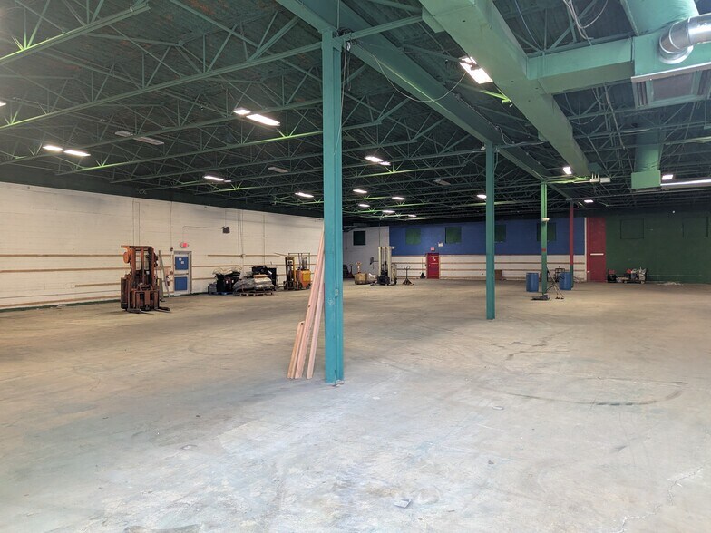 More Photos Of 1065 Industrial Blvd, Southampton Warehouse For Lease