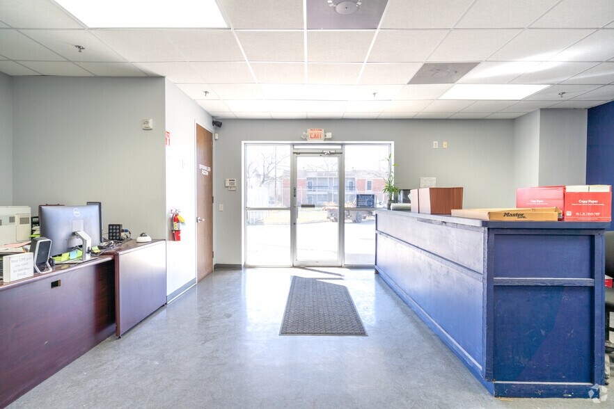 More Photos Of 10700 Gulf Fwy, Houston Warehouse For Lease