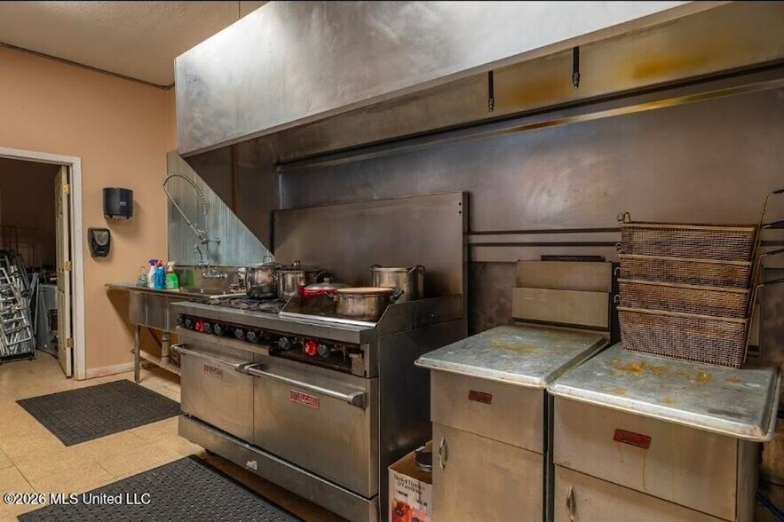 More Photos Of 125 Highway 35, Walnut Grove Restaurant For Sale