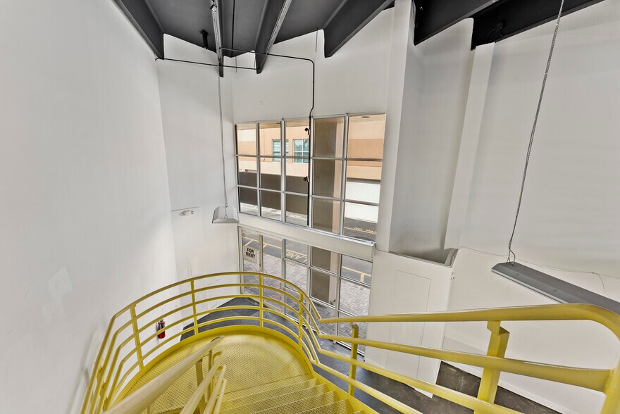 More Photos Of 20165-20199 NE 16th Pl, Miami Flex For Lease