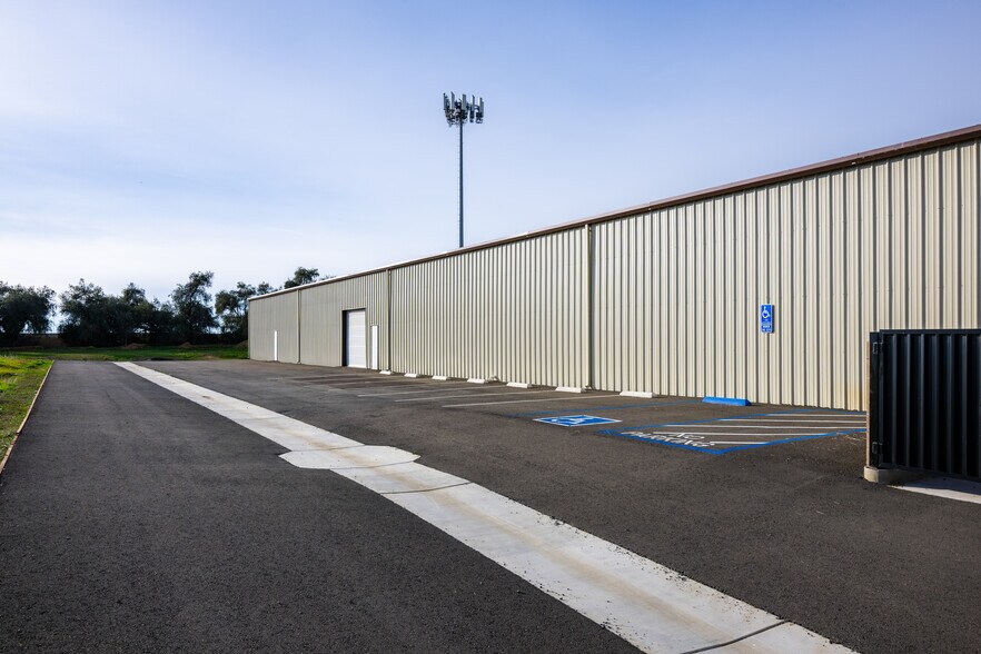 More Photos Of 405 S Acacia St, Woodlake Warehouse For Sale