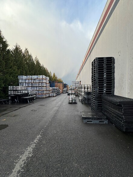 More Photos Of 5408 NE 88th St, Vancouver Warehouse For Sale