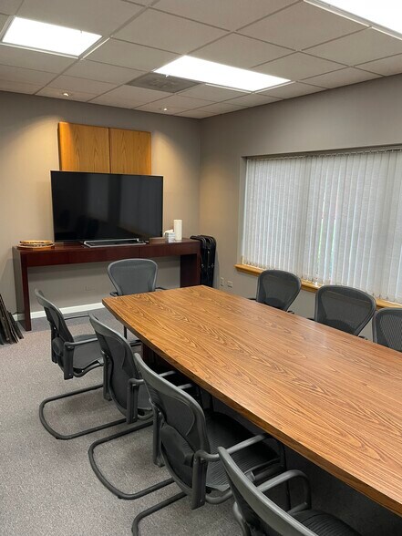 More Photos Of 28085 N Ashley Cir, Libertyville Medical For Sale