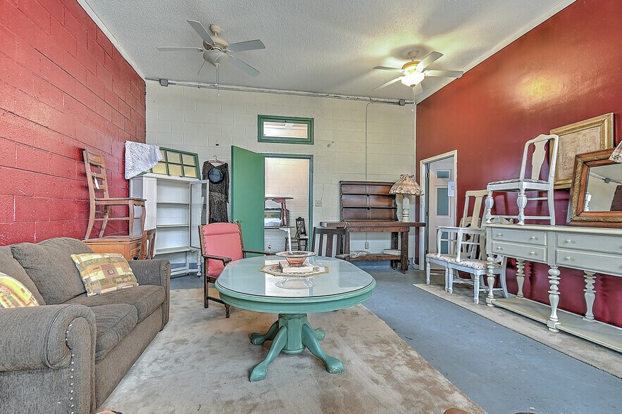 More Photos Of 19407 Bethel Rd, Abingdon Flex For Sale