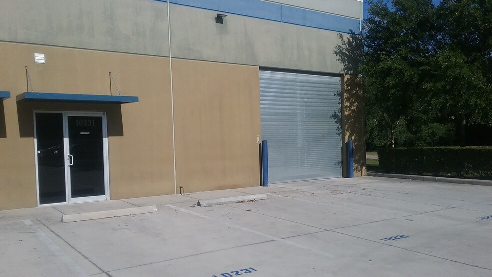 More Photos Of 10231-10249 Windhorst Rd, Tampa Warehouse For Lease