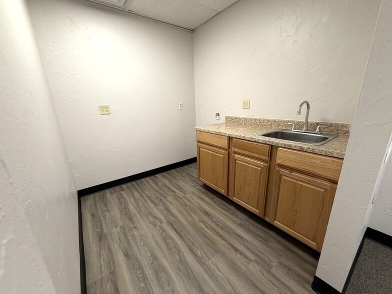 More Photos Of 2919-2927 NW 122nd St, Oklahoma City Office For Lease