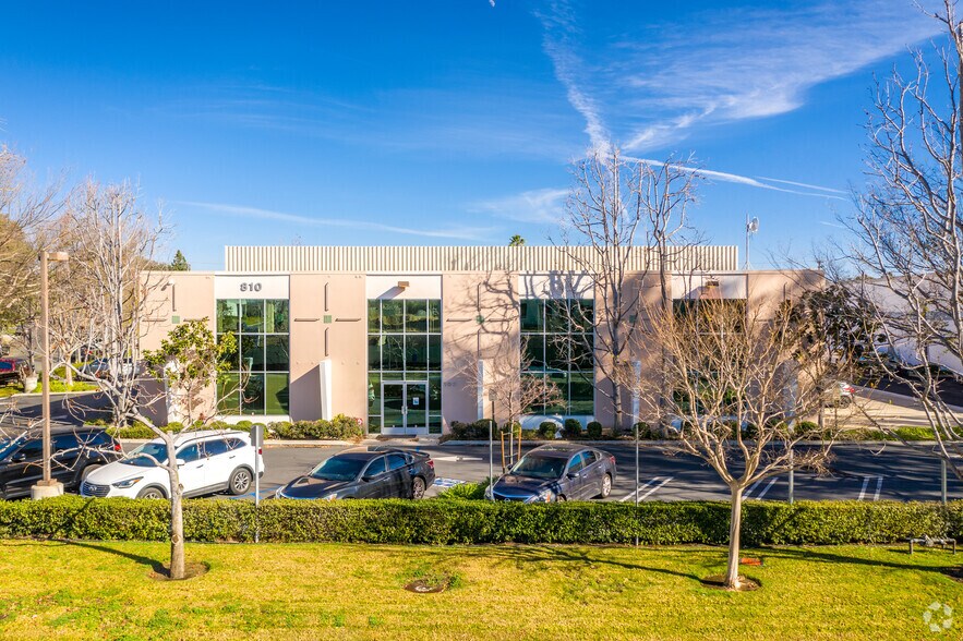 More Photos Of 810 Lawrence Dr, Thousand Oaks Research And Development For Lease