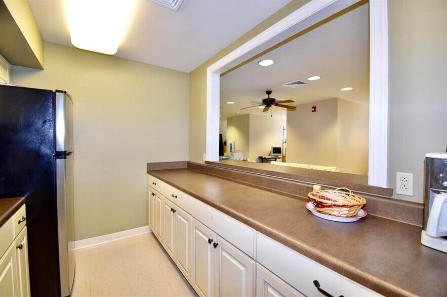 More Photos Of 209 Oil Well Rd, Jackson Healthcare For Lease