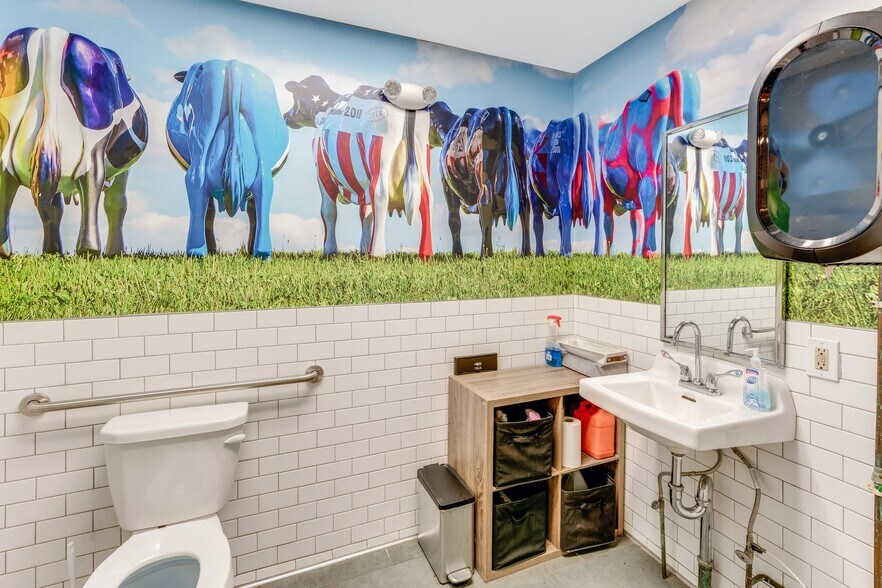 More Photos Of 1923 Chestnut St, Philadelphia Apartments For Lease