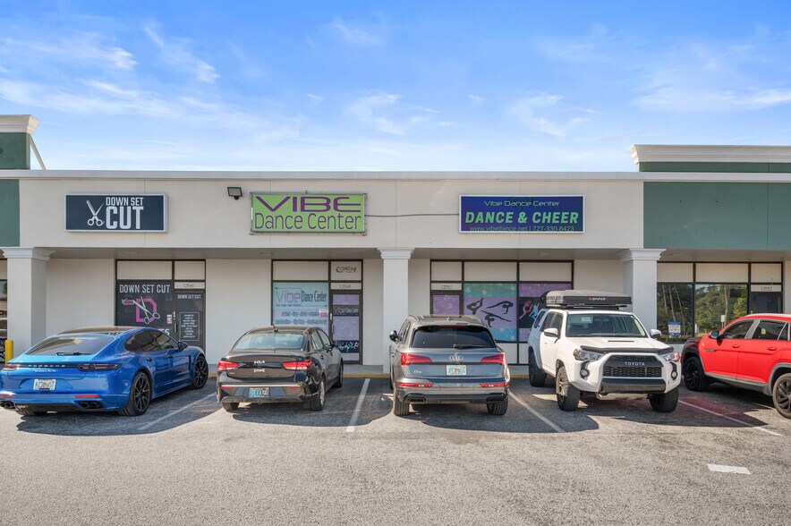 More Photos Of 12500 Starkey Rd, Largo Unknown For Lease