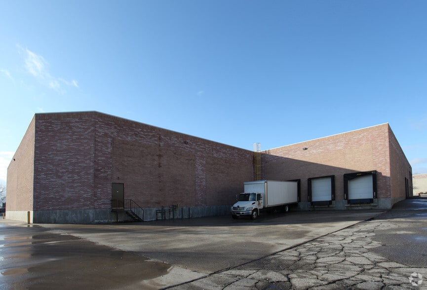 More Photos Of 8811 Keele St, Concord Warehouse For Lease