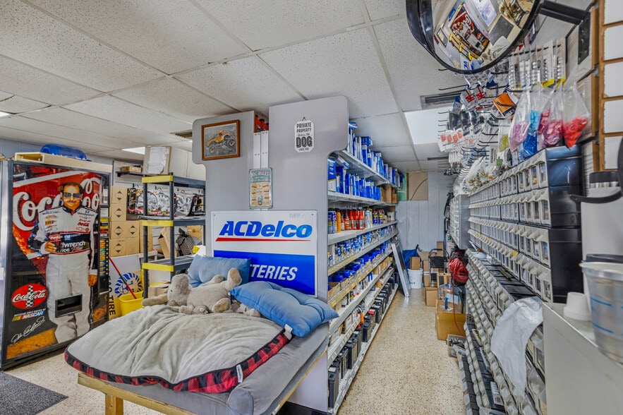 More Photos Of 8765 SW 40th St, Miami Auto Repair For Sale