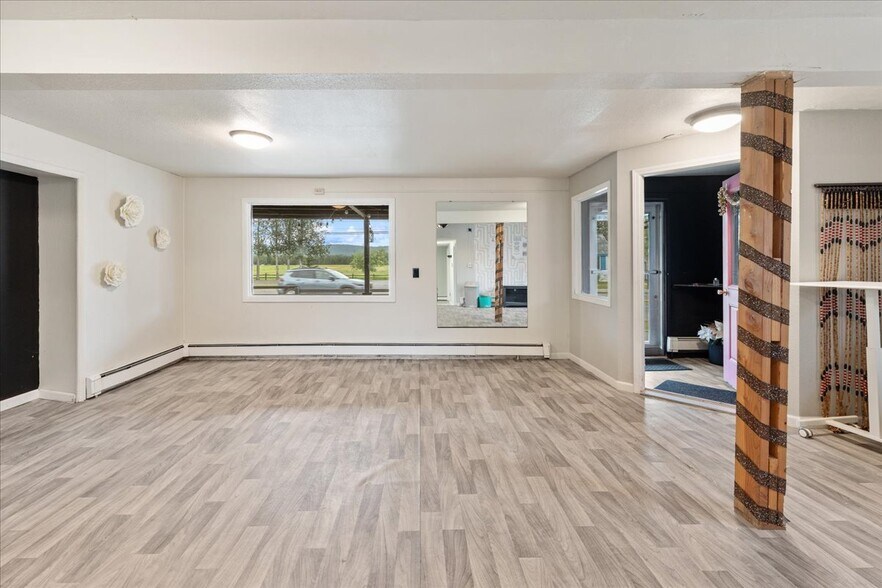 More Photos Of 1019 College Rd, Fairbanks Flex For Sale