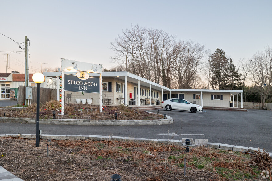 Primary Photo Of 1399 W Main St, Riverhead Hotel For Sale