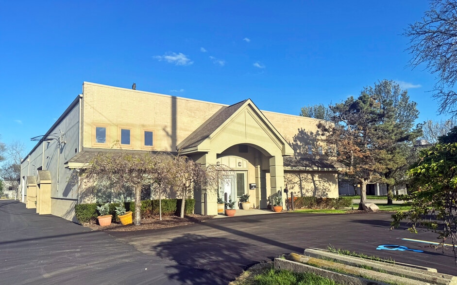 More Photos Of 1438 N Crooks Rd, Clawson Warehouse For Sale