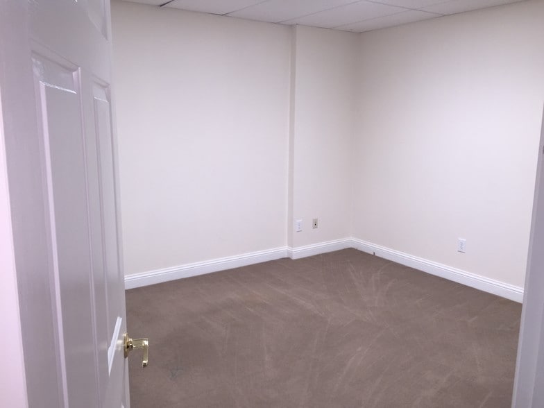 More Photos Of 106 Colony Park Dr, Cumming Office Residential For Lease