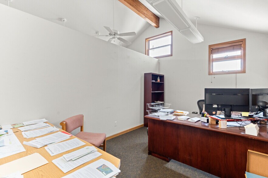 More Photos Of 1111 Rose St, Georgetown Office For Sale