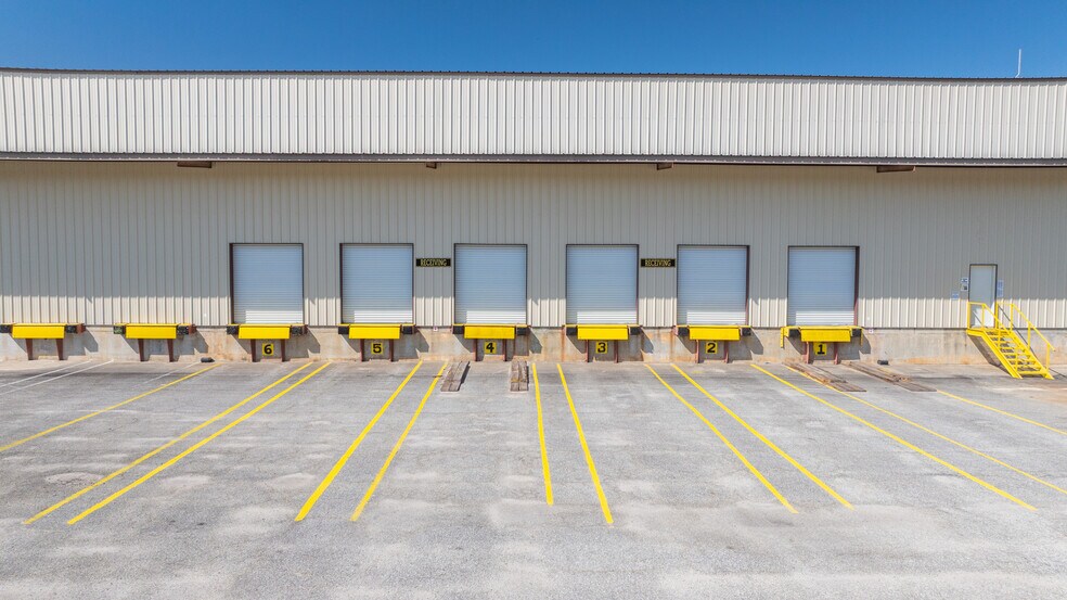 More Photos Of 2476 GA-76 Hwy, Adel Warehouse For Sale