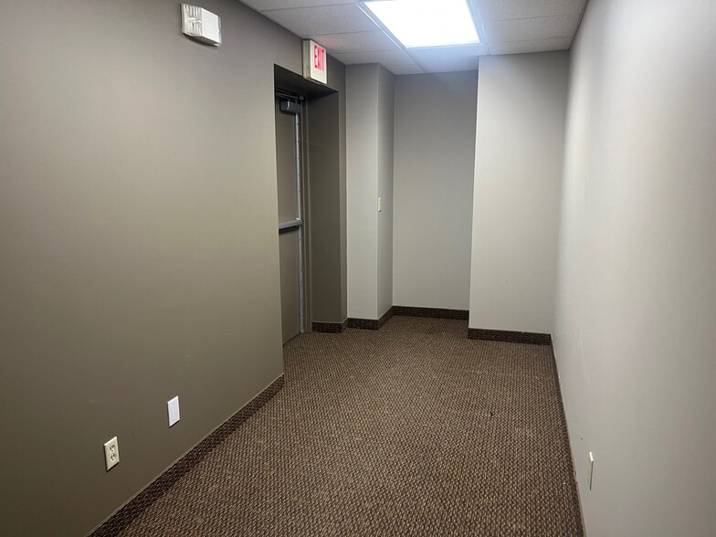 More Photos Of 10 Riverside Ave S, Sartell Office For Lease