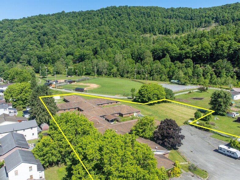 More Photos Of 18 4th St, Richwood Skilled Nursing Facility For Sale
