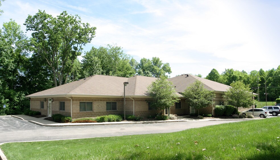 More Photos Of 7962 Oaklandon Rd, Indianapolis Medical For Lease