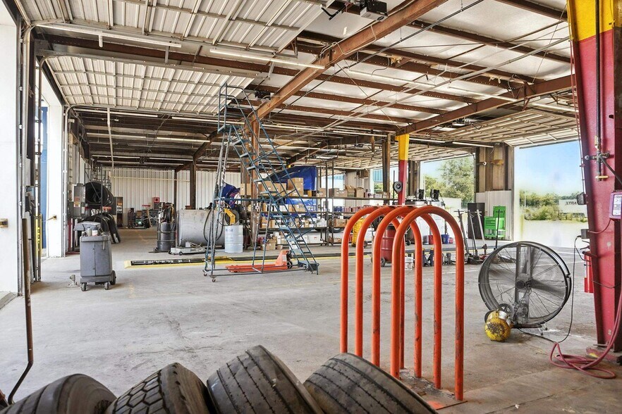 More Photos Of 400 Mound City Rd, West Memphis Service For Lease