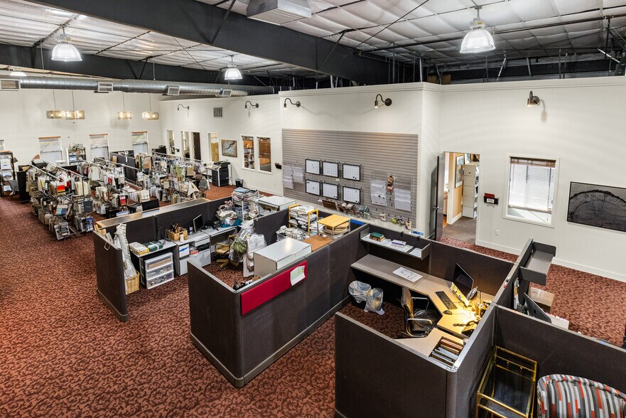 More Photos Of 102 Raley Blvd, Chico Flex For Sale