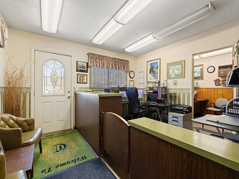 More Photos Of 921 Coolidge Ave, National City Light Manufacturing For Sale
