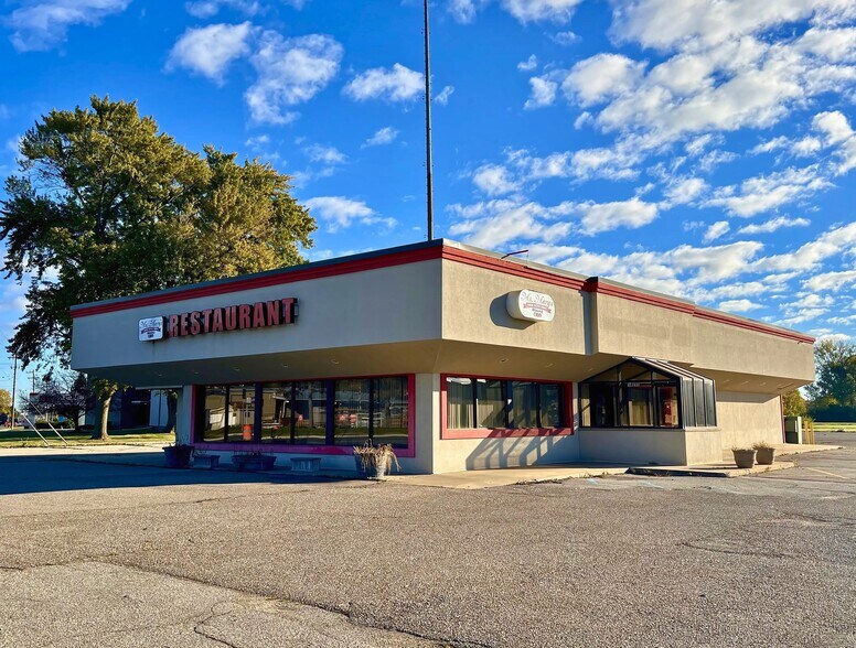 More Photos Of 34010 Southbound Gratiot Ave, Clinton Township Freestanding For Lease
