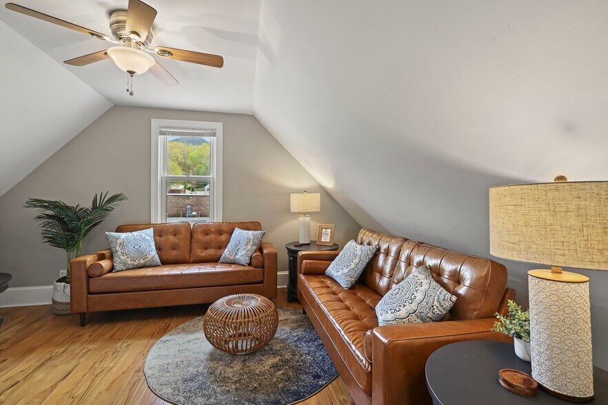 More Photos Of 100 S Railroad Ave, Damascus Apartments For Sale