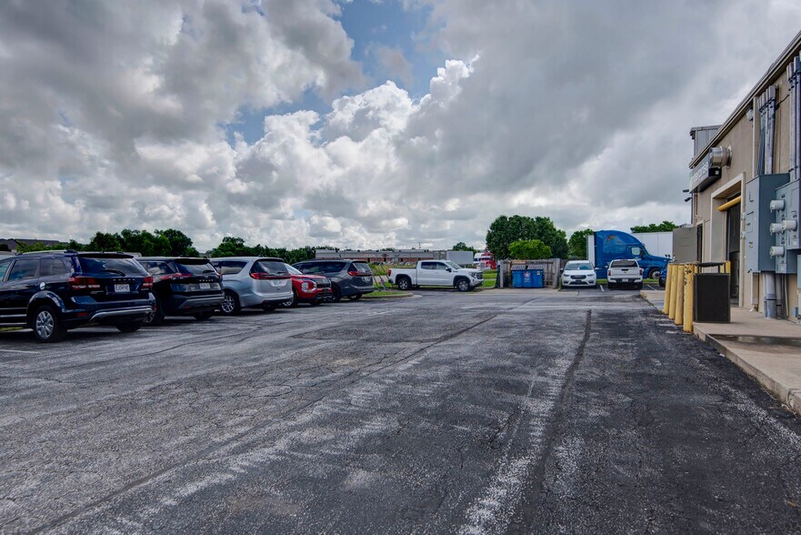 More Photos Of 1501-1513 W State Highway J, Ozark General Retail For Lease