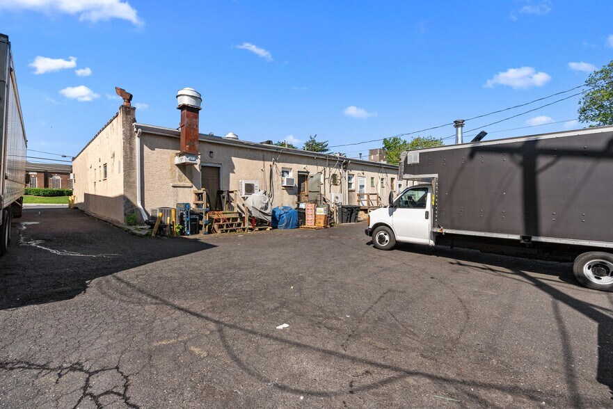 More Photos Of 513-519 Germantown Pike, Lafayette Hill Storefront For Sale